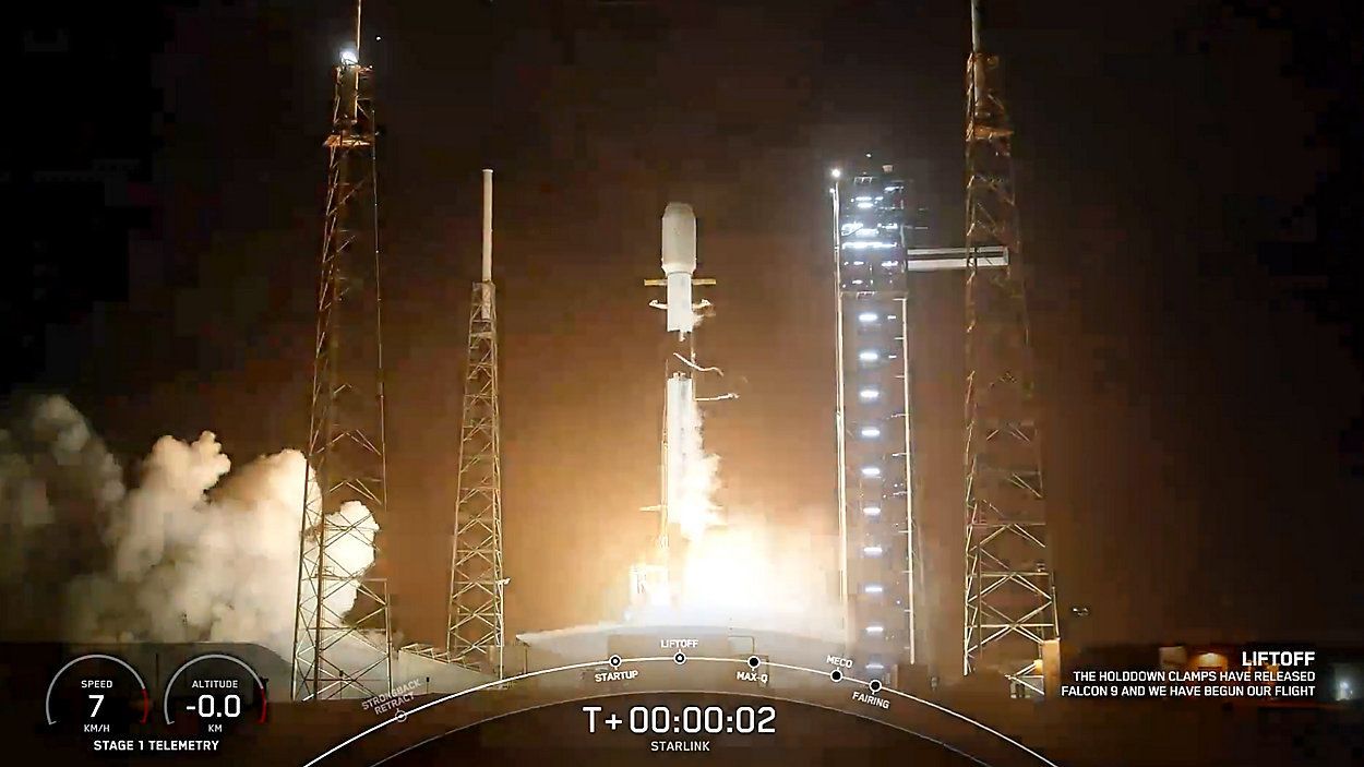 موشک ماهواره‌بر فالکون-۹ اسپیس‌ایکس با شکست ماموریتش زمین‌گیر شد