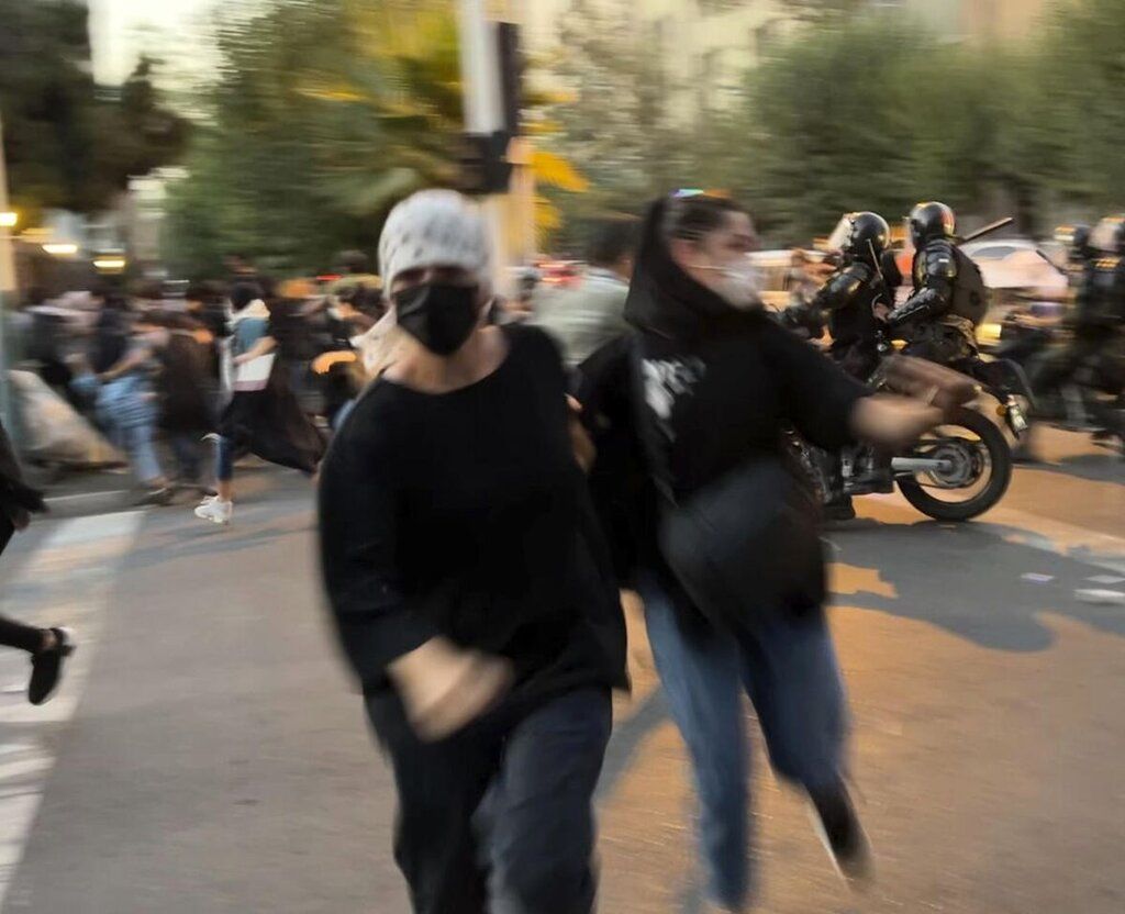 الخارجية الكندية: على إيران إنهاء جميع أنواع العنف ضد النساء والمتظاهرين