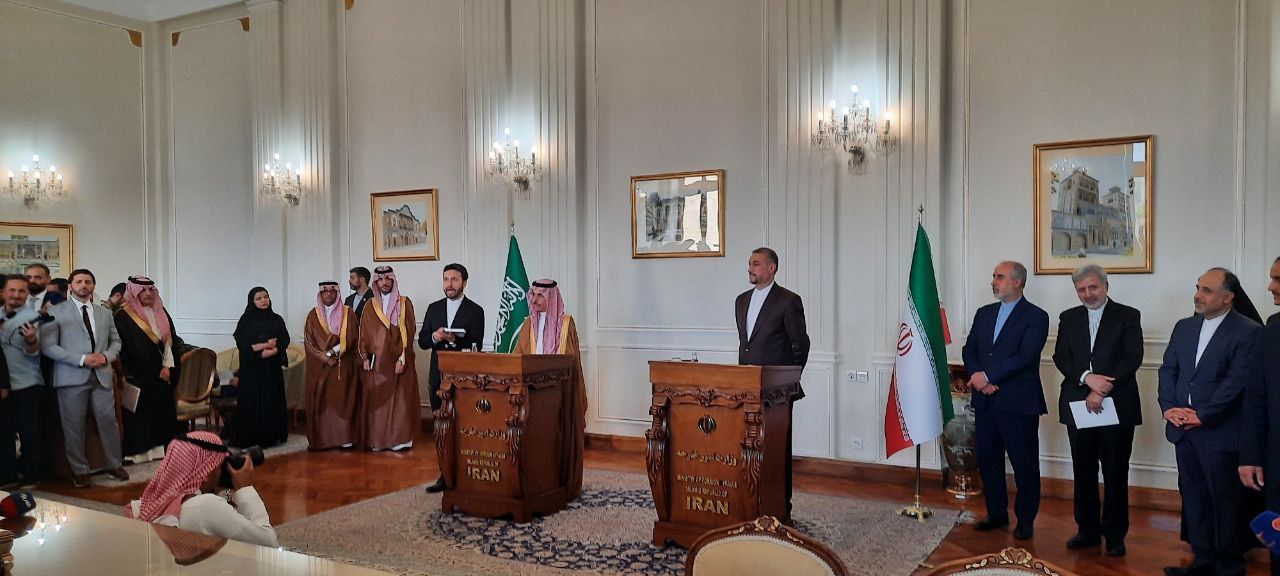 وزير الخارجية السعودي في طهران يؤكد على الأمن البحري وتجنب أسلحة الدمار الشامل 