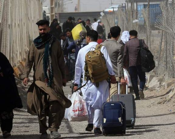 ۱۳۰۰ کنشگر و هنرمند خواستار توقف برخوردهای غیرانسانی با اتباع افغانستان در ایران شدند