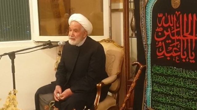 كروبي يتضامن مع موسوي حول "مخاوف توريث منصب المرشد الإيراني".. ويطالب النظام بالرد