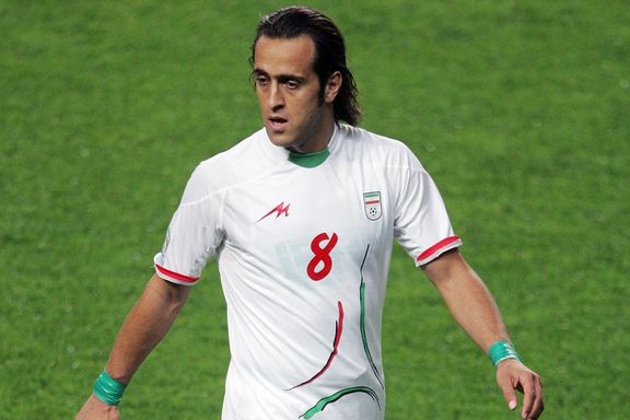 Karimi in 2009 wearing green wristbands to show support for the Green Movement against the government.