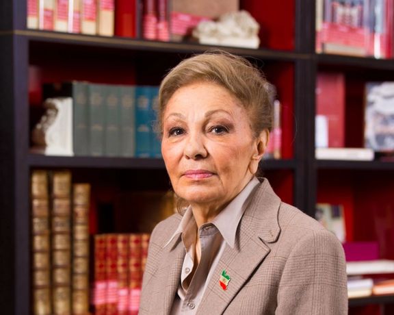 شهبانو فرح پهلوی پس از تکمیل روند درمان از بیمارستان مرخص شد