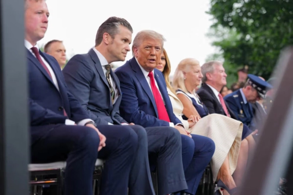 مسؤول إيراني يدعو "الشباب الغيورين" إلى قتل ترامب ونتنياهو