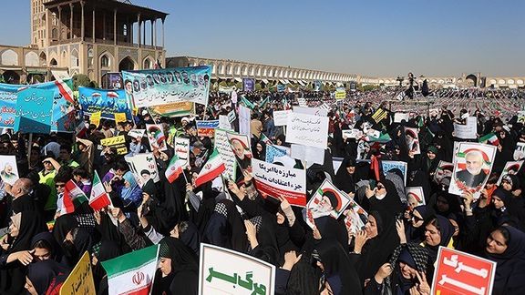 في ذكرى اقتحام السفارة الأميركية.. مسيرات إيرانية تخلط الرمزية الثورية بالتحدي النووي