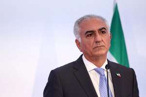فراخوان شاهزاده رضا پهلوی: پنجشنبه و جمعه ۸ شب همه از خیابانها و خانهها شعار سر بدهید