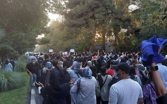 بیانیه جمعی از فعالین دانشگاه تهران: ما مشت گرهشده حدیث و آواز نیکاییم، ما انقلابیم