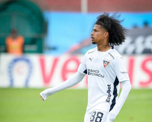 مرگ بازیکن ۲۲ ساله؛ مارکو آنگولو، فوتبالیست اکوادوری، یک ماه پس از تصادف، جان باخت