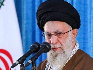 علی خامنهای: در «آشوبافکنیهای» سال گذشته جوانها سینه سپر کردند
