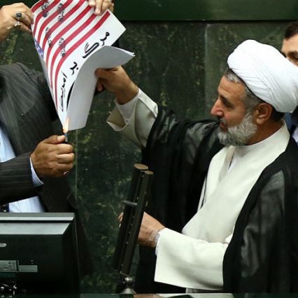 نمایندهای که در صحن مجلس برجام را آتش زده بود: برجام باید احیا شود