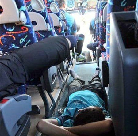 واکنش‌ها به اتوبوس‌خوابی؛ جدید نیست اما پیگیری می‌کنیم