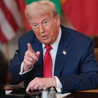 ترامپ: اگر رهبر جمهوری اسلامی زنده باشد، هوشمندانهترین کارش تسلیم است