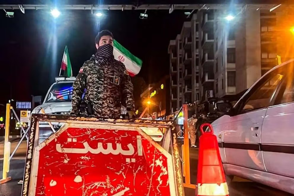 هدف قرار گرفتن ایست‌های بازرسی سپاه پاسداران و بسیج در شهرهای مختلف در حملات پهپادی