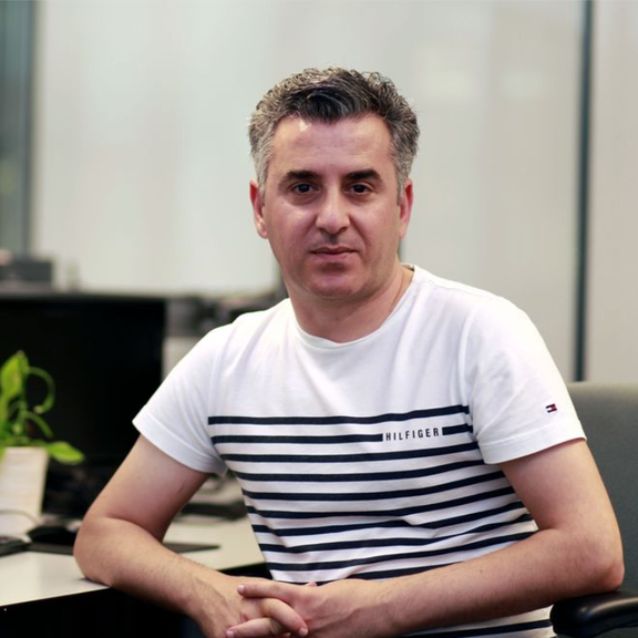 بعد يومين من اختطاف السلطات الإيرانية جثمانه.. أسرة صحافي إيراني تجهل مصيره