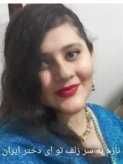 عکسی که مادر مهسا امینی از او منتشر کرد؛ نازم به سر زلف تو ای دختر ایران