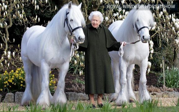 ملکه بریتانیا ۹۶ ساله شد