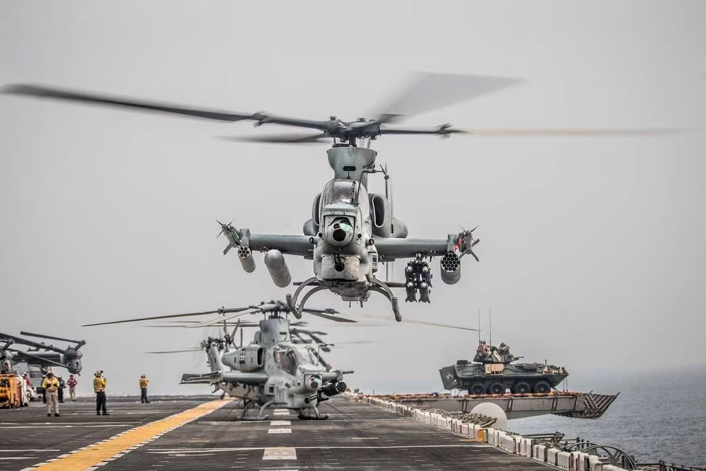 An AH-1Z Viper helicopter taking off during a Strait of Hormuz transit aboard the amphibious assault ship Boxer (August 2019) 