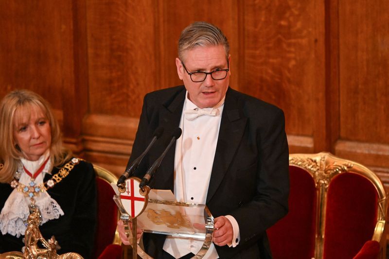 نخست‌وزیر بریتانیا چین را تهدیدی برای امنیت ملی خواند اما از نزدیکی اقتصادی بیشتر دفاع کرد