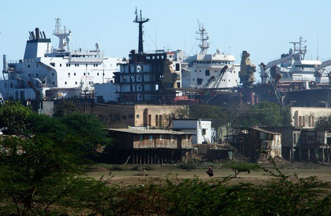 اسقاط شدن چند کشتی حمل کننده نفت ایران و تحریم شده از سوی آمریکا