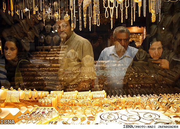 Postwar uncertainty triggers capital flight, gold rush in Iran