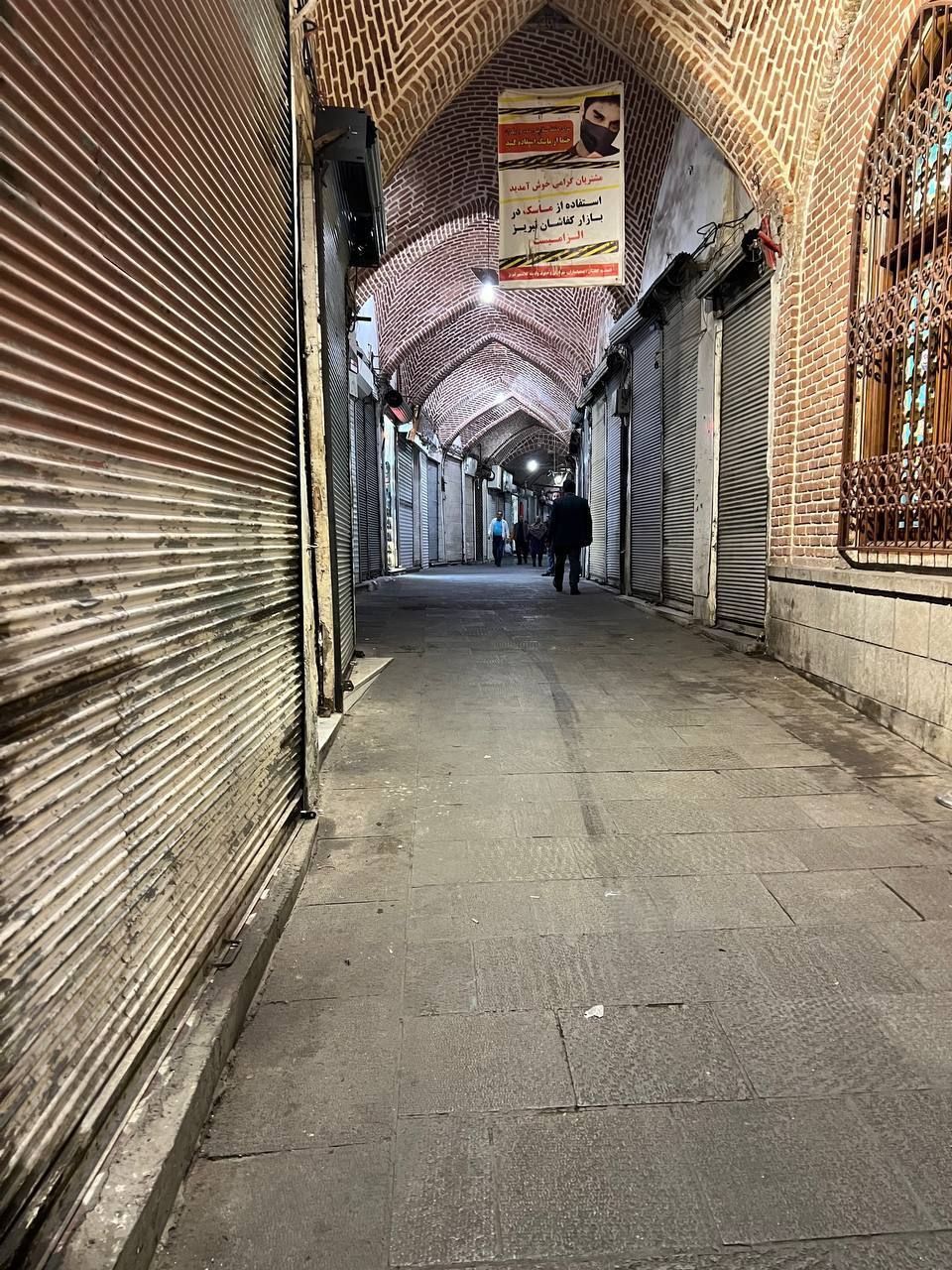 لليوم الثاني.. التجار يواصلون إضرابهم في عشرات المدن الإيرانية والبتروكيماويات تنضم إليهم