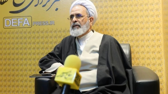 مدير الحوزات بإيران يحذر لبنان من نزع سلاح حزب الله ويصف عروض أميركا بـ"الحلوى السامة"