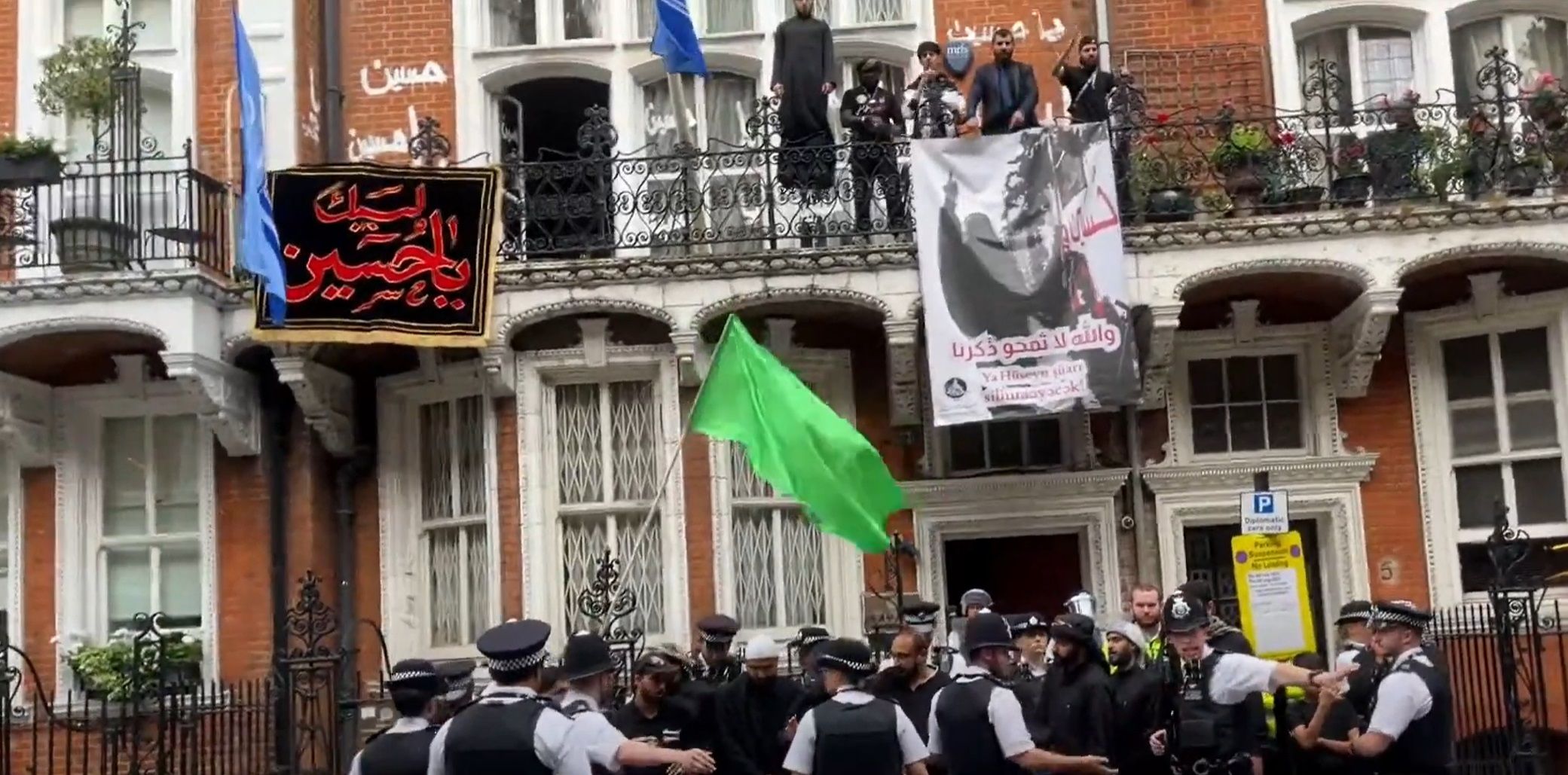 هجوم یک گروه شیعی به سفارت جمهوری آذربایجان در لندن
