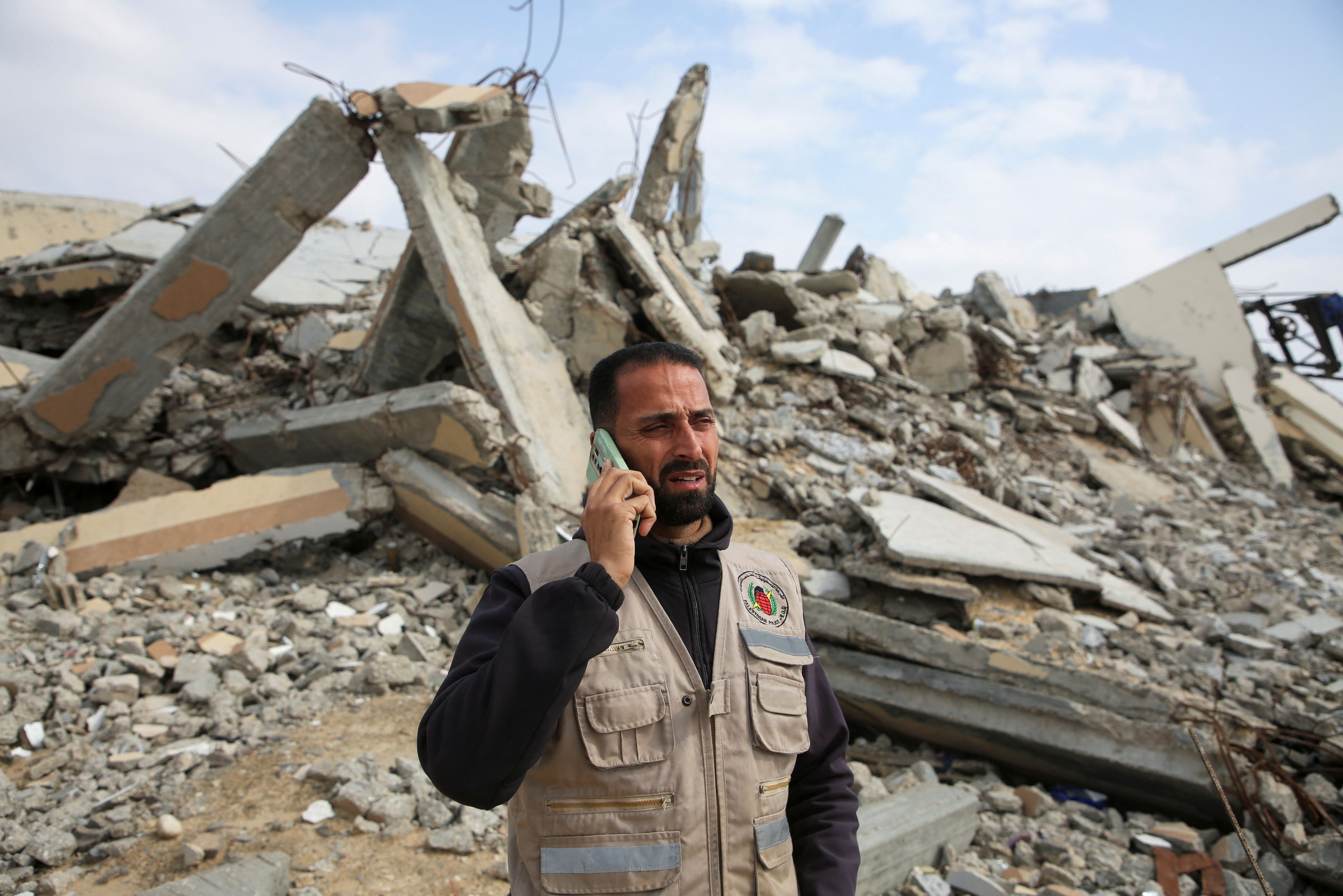 ساکنان غزه: اسرائیل با صاف کردن خرابه‌های شهر رفح در پی ایجاد اردوگاه جمعی است