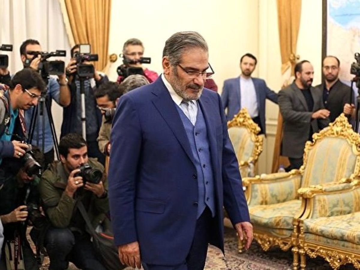 خاص: علاقة شمخاني بزعيم تجارة المخدرات في إيران من الأسباب الرئيسية لاستقالته