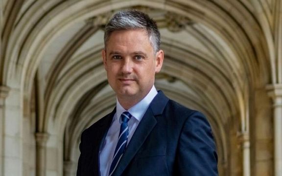 مسؤول بريطاني سابق يطالب بإعلان "الحرس الثوري" منظمة إرهابية وبتشديد العقوبات ضد طهران