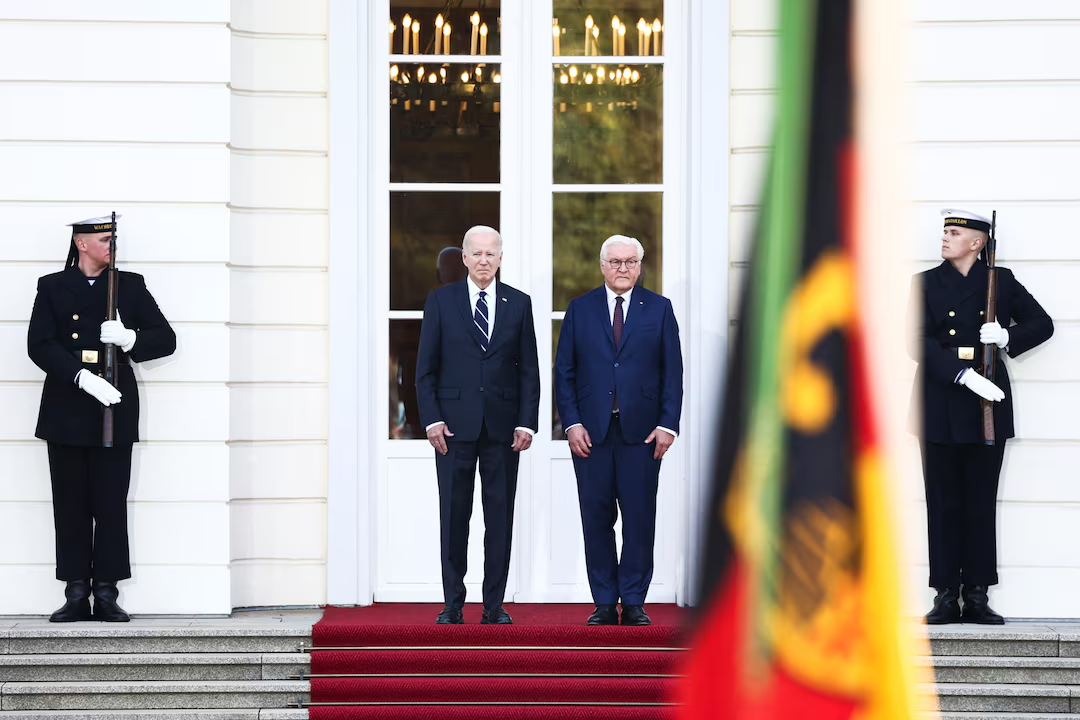 بایدن در سفر به آلمان بالاترین نشان شایستگی این کشور را دریافت کرد