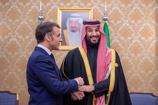 ولیعهد عربستان سعودی برای گفتوگو با مکرون درباره تحولات خاورمیانه، به پاریس میرود