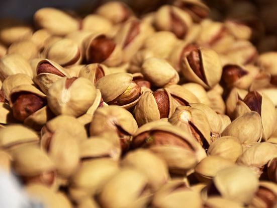 صداوسیما در گزارشی از فروش پسته با قیمت کیلویی ۵۰۰ هزار تومان در آستانه شب یلدا خبر داد