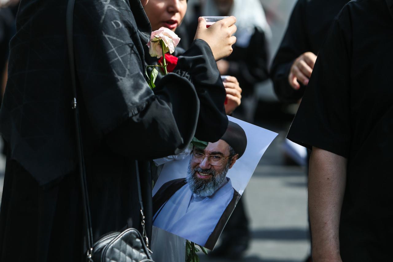 بی‌خبری از مجتبی خامنه‌ای، سوژه طنز کاربران: یعنی اشتراکش تمام شده؟
