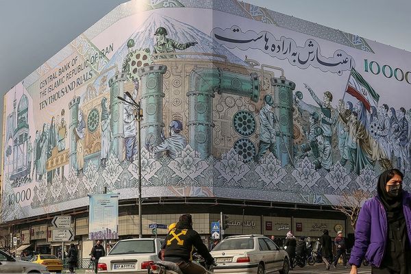 انعدام الأمن الاقتصادي والتآكل الأسري.. الحياة في إيران بـ "وضع الطوارئ"