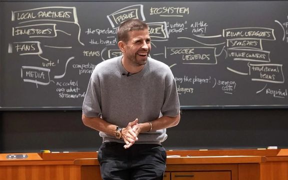 از نوکمپ تا هاروارد؛ جرارد پیکه کلاس فوتبال نوین را تدریس کرد