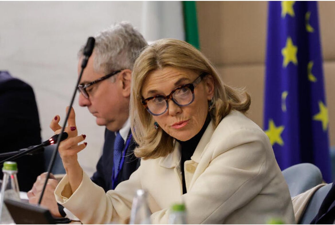 مصادر صحافية: استقالة رئيسة الاستخبارات الإيطالية بسبب اعتقال تشيشيليا سالا في إيران