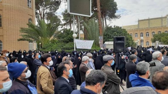 Government Warns Teachers in Iran Against Holding More Protests
