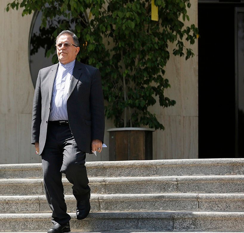 مدیر پیشین بانک مرکزی ایران به ۱۰ سال زندان محکوم شد