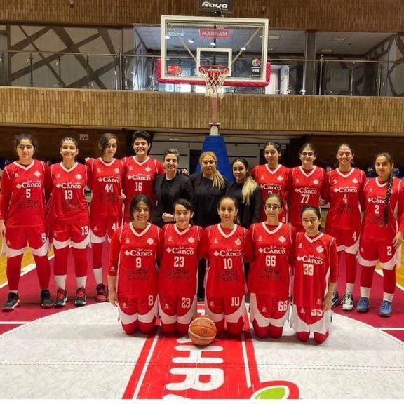 نخستین کشف حجاب دستهجمعی یک تیم ورزشی