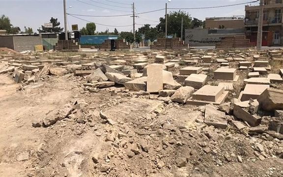 تسنیم: شهرداری شیراز قبرستان دباغی با قدمت ۴۰۰ سال را شبانه تخریب کرد