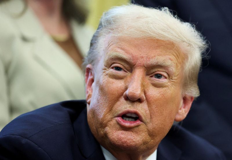 ترامپ شکایتی ۱۵ میلیارد دلاری علیه نیویورک‌تایمز طرح کرد