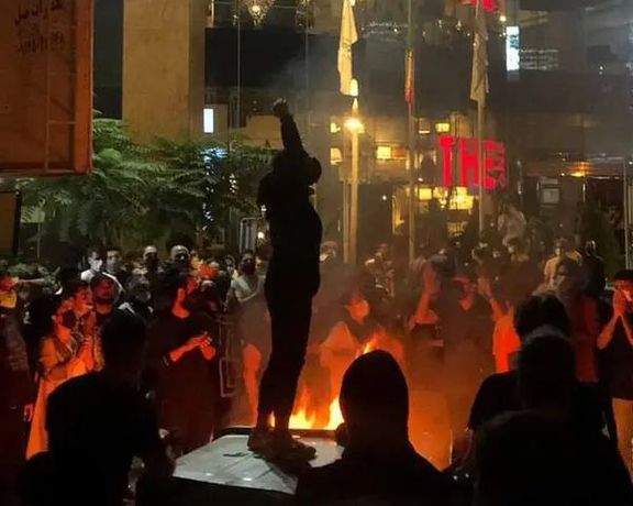 الإيرانيون يواصلون احتجاجهم ليلا ونهارا.. وهتافاتهم تؤكد قرب نهاية خامنئي ونظامه