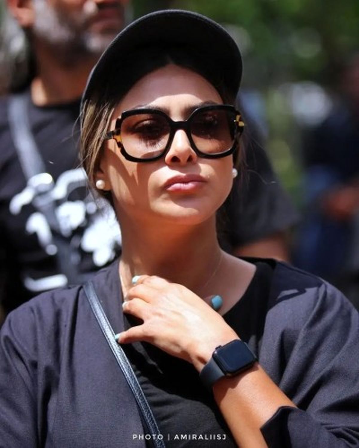 بينها تغسيل الموتى.. أحكام غريبة ضد رافضات الحجاب الإجباري في إيران