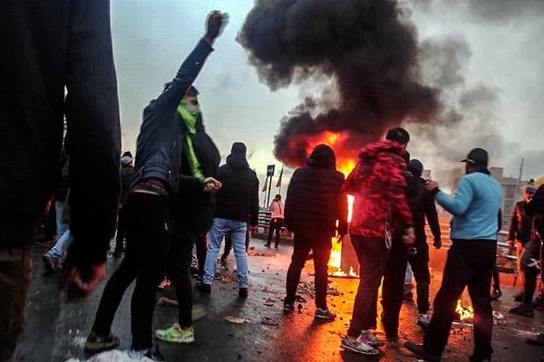 "نوفمبر 2019 الدامي".. انتقال من الاحتجاجات الاجتماعية إلى الحركة الثورية