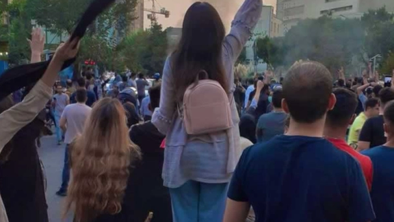 کانون نویسندگان ایران: زن، زندگی، آزادی، بانگ بلند آزادیخواهی است