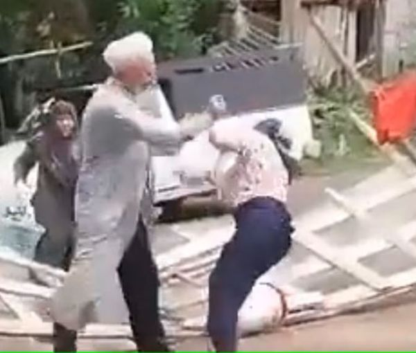 ضجة على وسائل التواصل بسبب اعتداء رجل دين على امرأة.. وقضاء إيران: سنحاسب ناشري الفيديو