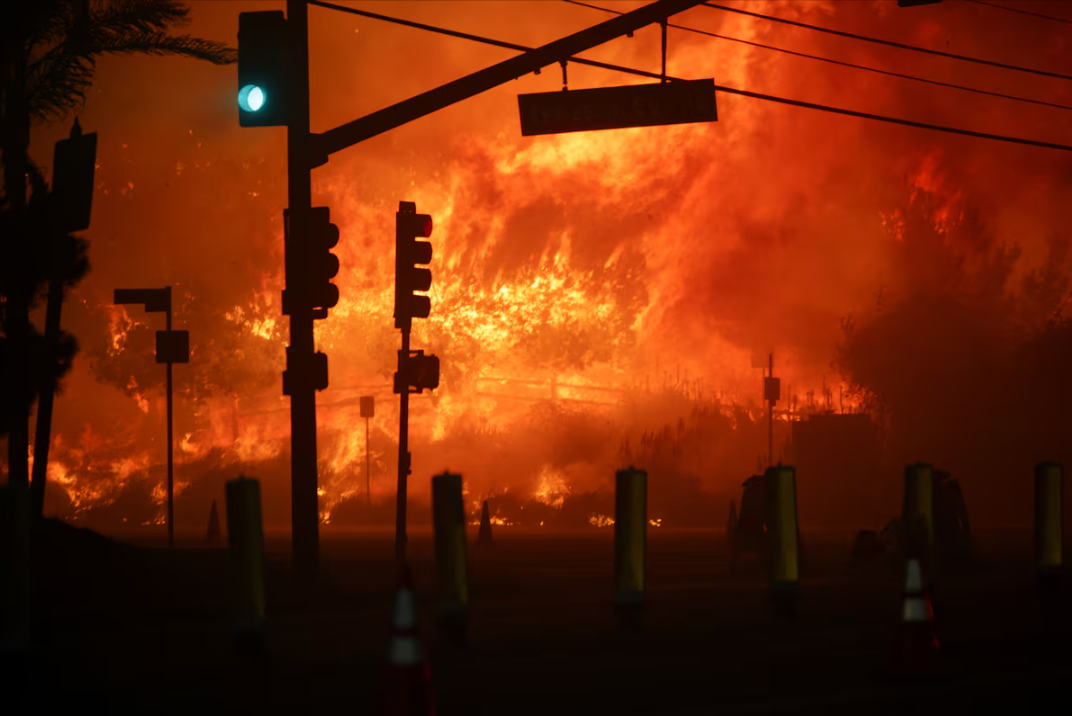 آتش‌‌سوزی در لس‌آنجلس، ۳۰ هزار نفر را مجبور به تخلیه خانه‌هایشان کرد