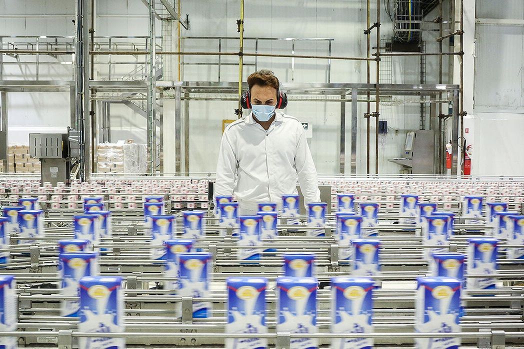 وزارت بهداشت: انجمن صنایع لبنی شیر را با قیمت توافقی به وزارت آموزش‌وپرورش تحویل نمی‌دهد