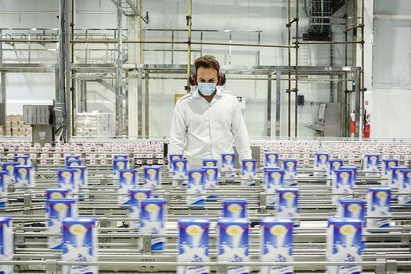 وزارت بهداشت: انجمن صنایع لبنی شیر را با قیمت توافقی به وزارت آموزشوپرورش تحویل نمیدهد